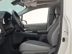 2023 Toyota Granvia 2.5L Hybrid Comfort, белый — фото 7