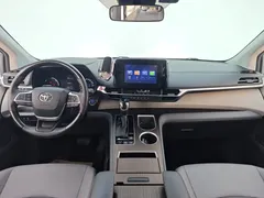 2023 Toyota Granvia 2.5L Hybrid Comfort, белый — фото 9