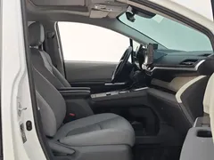 2023 Toyota Granvia 2.5L Hybrid Comfort, белый — фото 10