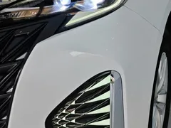 2023 Toyota Granvia 2.5L Hybrid Comfort, белый — фото 12