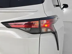 2023 Toyota Granvia 2.5L Hybrid Comfort, белый — фото 16