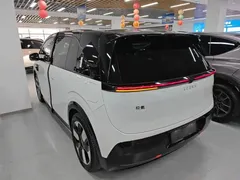 2025 Zeekr Mix Smart Driving, белый — фото 5