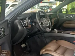 2022 Volvo XC60 B5 4WD Luxury — фото 10
