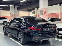 2022 BMW 5 Series 5 530Li M, синий — фото 7