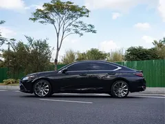 2022 Lexus ES 300h, чёрный — фото 4