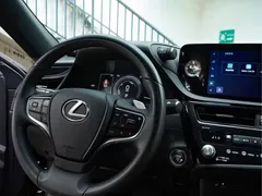2022 Lexus ES 300h, чёрный — фото 13