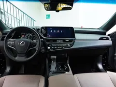 2022 Lexus ES 300h, чёрный — фото 15