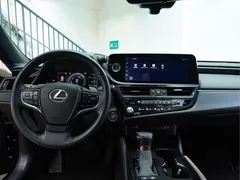 2022 Lexus ES 300h, чёрный — фото 16