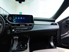 2022 Lexus ES 300h, чёрный — фото 17