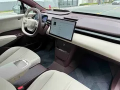 2025 Zeekr X 4 seats RWD Magic Cube, белый — фото 11