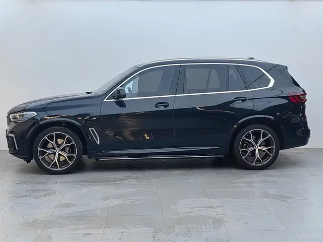 2022 BMW X5 40Li M