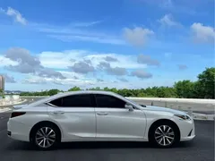 2020 Lexus ES 200, белый — фото 9