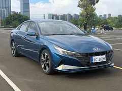 2021 Hyundai Elantra 240TGDi DCT LUX Premium, синий — фото 3