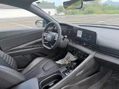 2021 Hyundai Elantra 240TGDi DCT LUX Premium, синий — фото 13
