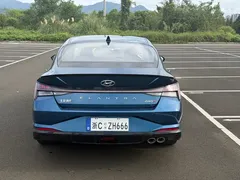 2021 Hyundai Elantra 240TGDi DCT LUX Premium, синий — фото 17