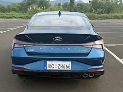 2021 Hyundai Elantra 240TGDi DCT LUX Premium, синий — фото 18