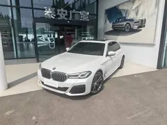 2021 BMW 5 Series 530Li xDrive M, белый — фото 2
