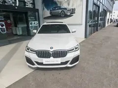 2021 BMW 5 Series 530Li xDrive M, белый — фото 3