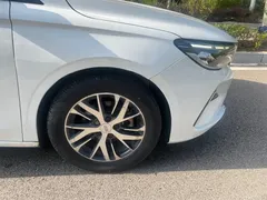 2022 Geely Emgrand 4th Gen 1.5L CVT Luxury, белый — фото 13