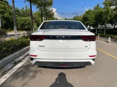 2022 Geely Emgrand 4th Gen 1.5L CVT Luxury, белый — фото 17