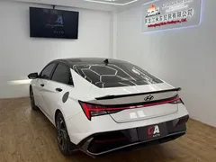 2023 Hyundai Elantra 1.5L CVT LUX Premium, белый — фото 4