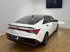 2023 Hyundai Elantra 1.5L CVT LUX Premium, белый — фото 6