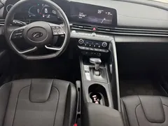2023 Hyundai Elantra 1.5L CVT LUX Premium, белый — фото 7
