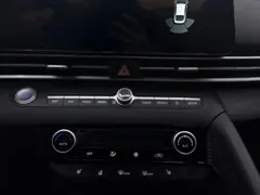 2023 Hyundai Elantra 1.5L CVT LUX Premium, белый — фото 13