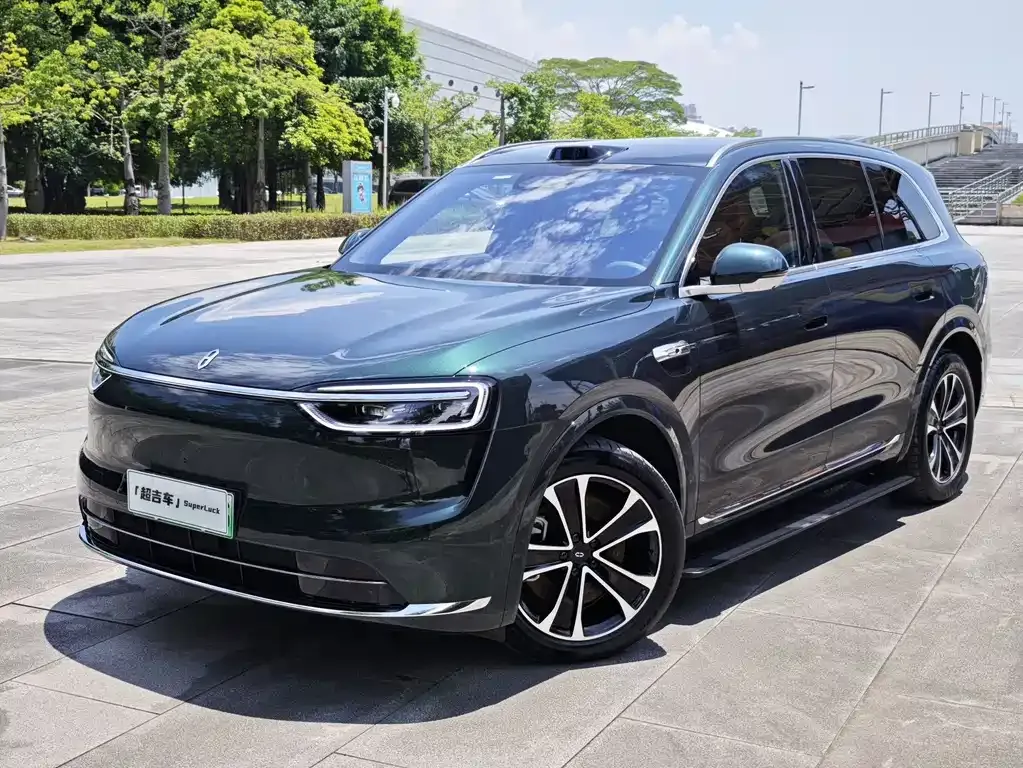 2025 Aito M8 53.4kWh 6 192