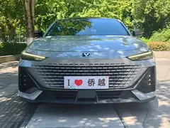 2022 Changan UNI-V 1.5T — фото 2