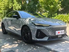 2022 Changan UNI-V 1.5T — фото 3