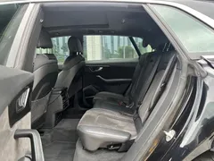 2021 Audi Q8 55 TFSI, чёрный — фото 9