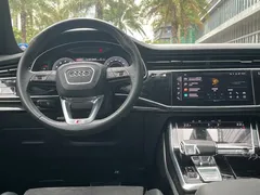 2021 Audi Q8 55 TFSI, чёрный — фото 11