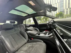 2021 Audi Q8 55 TFSI, чёрный — фото 14