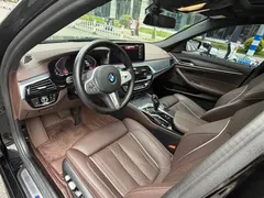 2022 BMW 5 Series 530Li M, чёрный — фото 7