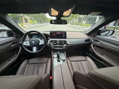 2022 BMW 5 Series 530Li M, чёрный — фото 10