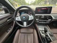 2022 BMW 5 Series 530Li M, чёрный — фото 11