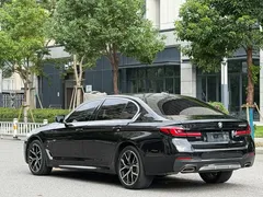 2022 BMW 5 Series 530Li M, чёрный — фото 15