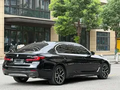 2022 BMW 5 Series 530Li M, чёрный — фото 17