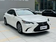 2021 Lexus ES 300h, белый — фото 3