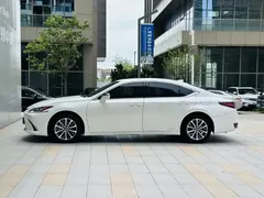 2021 Lexus ES 300h, белый — фото 4