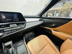 2021 Lexus ES 300h, белый — фото 14