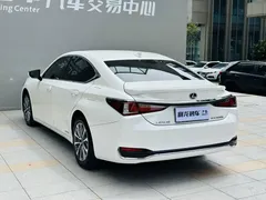 2021 Lexus ES 300h, белый — фото 16