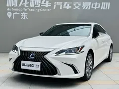 2021 Lexus ES 300h, белый — фото 18