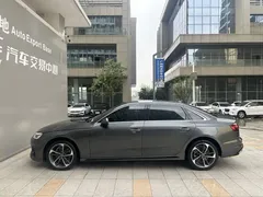 2022 Audi A4L 40 TFSI — фото 3