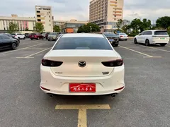 2023 Mazda 3 2.0L AT, белый — фото 3