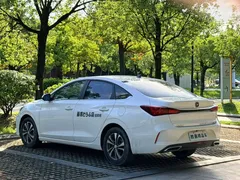 2022 Changan Eado PLUS 1.6L GDI MT, белый — фото 6