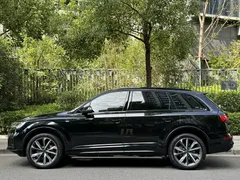 2022 Audi Q7 55 TFSI quattro S line, чёрный — фото 3