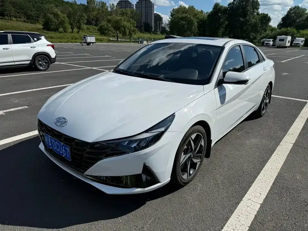 2022 Hyundai Elantra 1.5L CVT LUX Premium