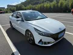 2022 Hyundai Elantra 1.5L CVT LUX Premium, белый — фото 3